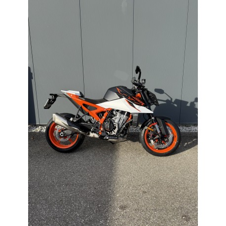 2026 KTM 990 Duke R